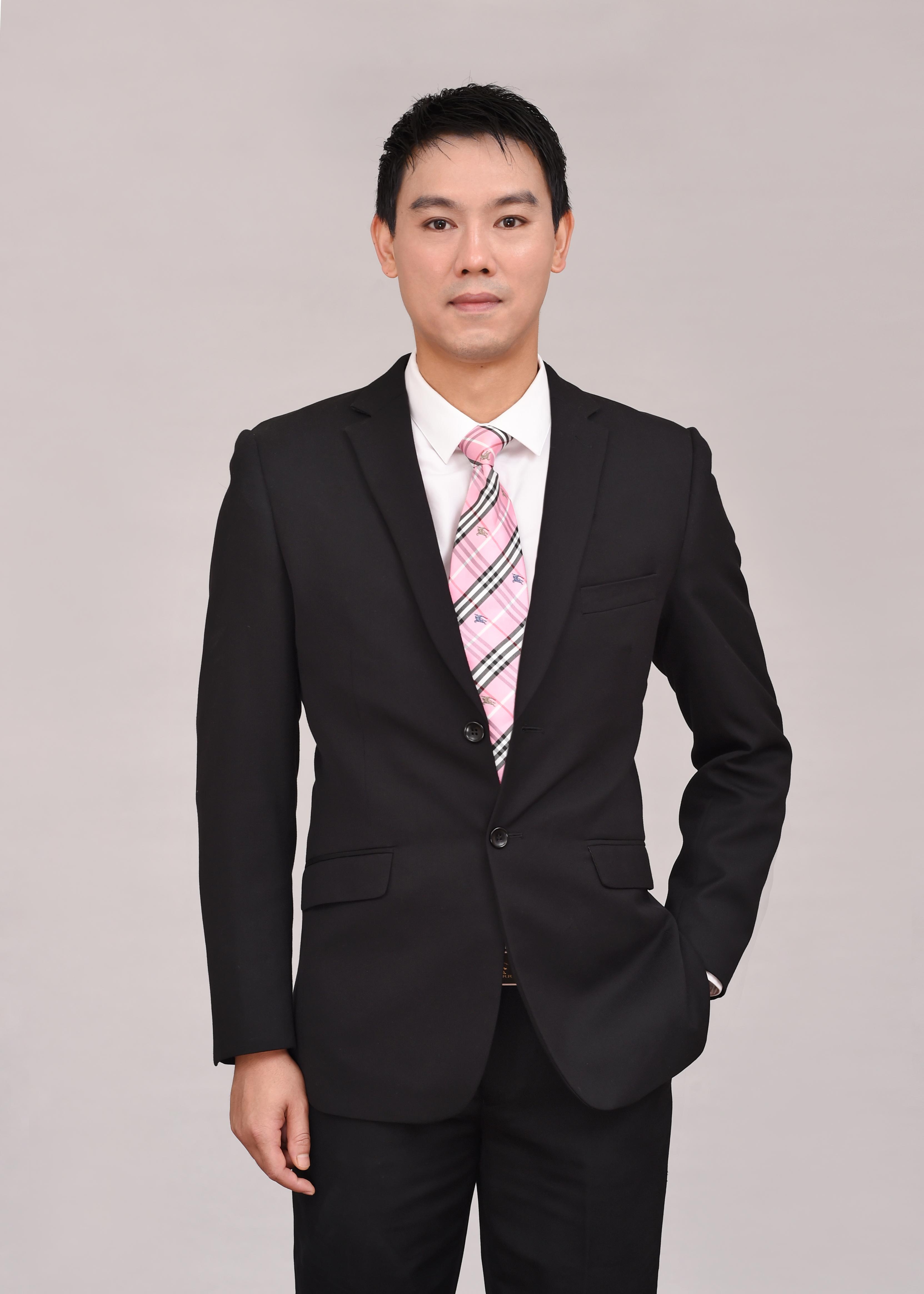 陆知行 视觉与舞美负责人